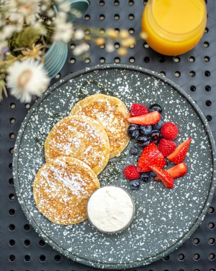 Sanderson Londýn Exteriér fotografie Pancakes with fruit