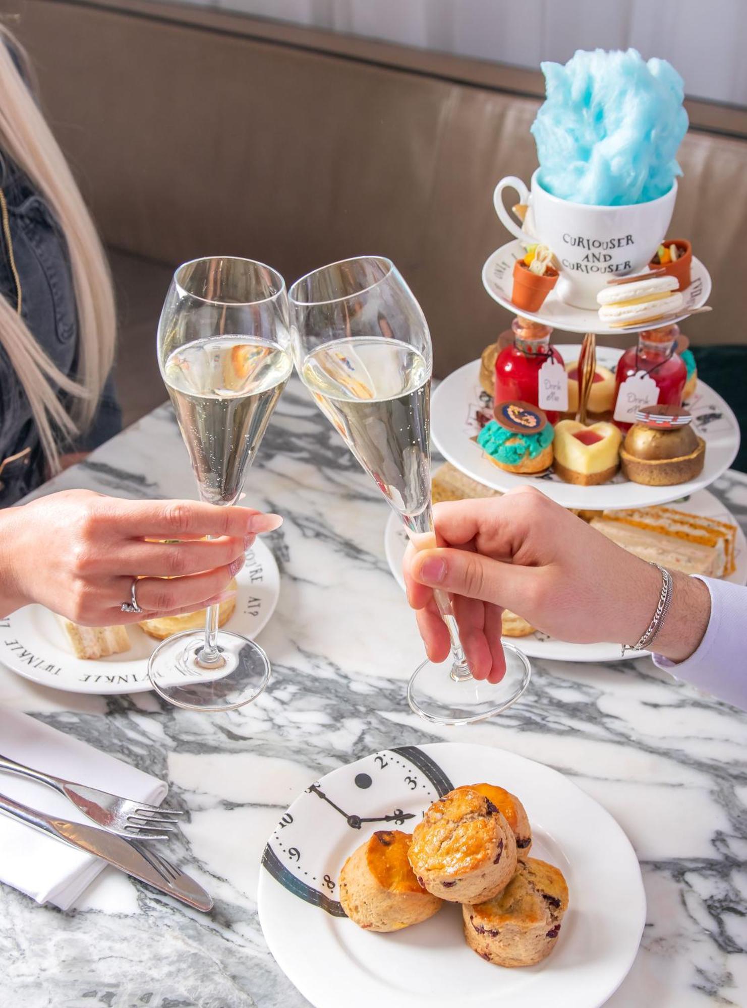 Sanderson Londýn Exteriér fotografie Champagne and afternoon tea